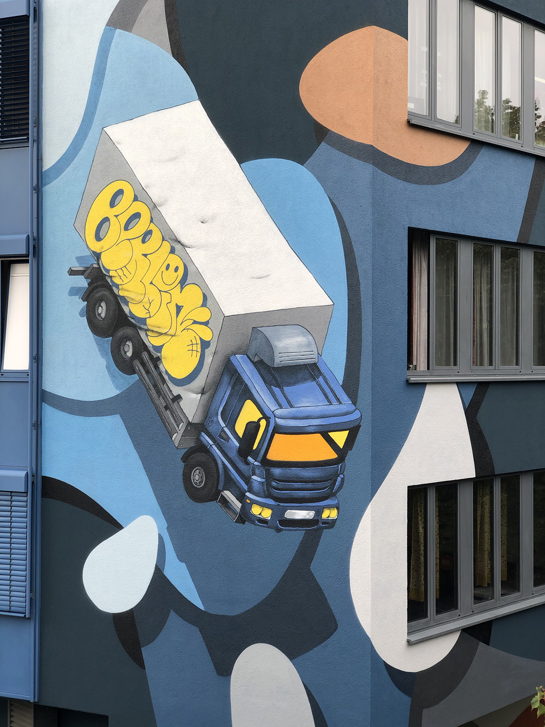Fassadenmalerei Berlin Weißensee, Graffiti Auftrag, Fassadengestaltung, Graffitikünstler